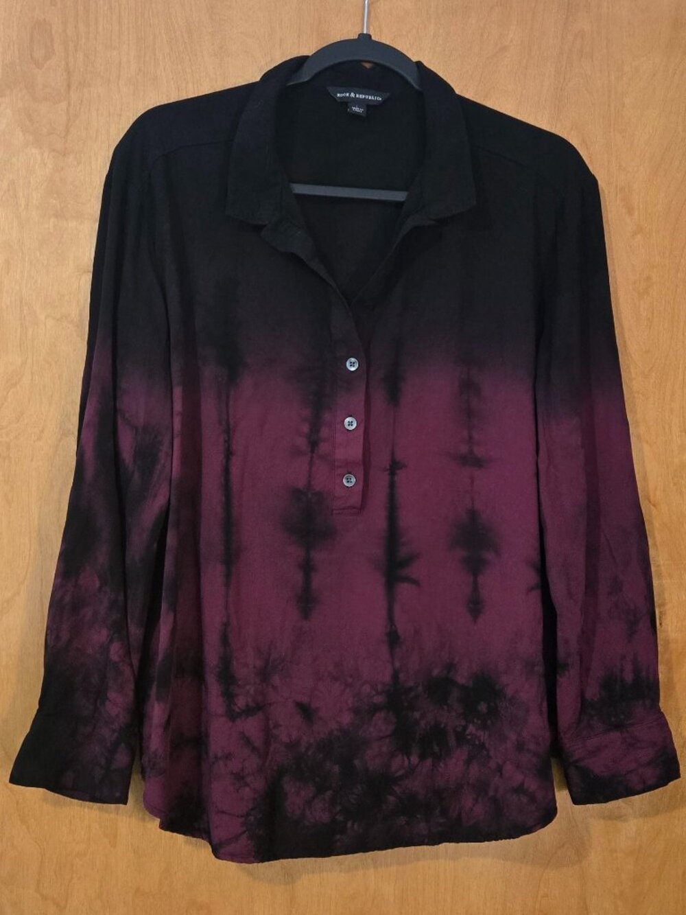 Rock & Republic Tie Dye Henley Top Black Burgundy Sz Large Edgy Rock Goth